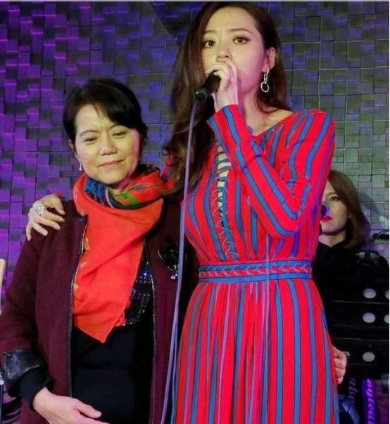 张靓颖发7字惹人心疼和冯柯结婚果然是个错误妈妈早预测了