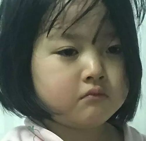 这个6岁姑娘萌坏了,没上过综艺却用表情包火爆了全球