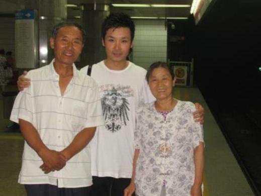 刘和刚的孝顺,闪婚世界小姐,成名不忘本让农村父母享福