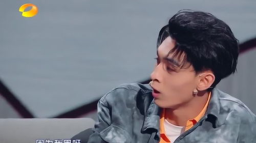 笑起来真好看老秦太逗了,李诞一句即兴台词,他直接惊出了表情包