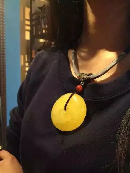 琥珀的种类和产地卢浮宫广场舞之后,中国大妈占领波罗的海捞琥珀
