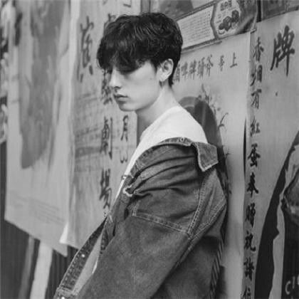 帅气又酷的中年男人头像晚景