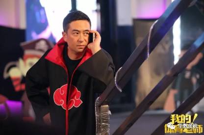 他是70后中年大叔,曾经历了多场忘年恋这次又和小18岁的胡歌绯闻女友谈起了恋爱...你怎么看