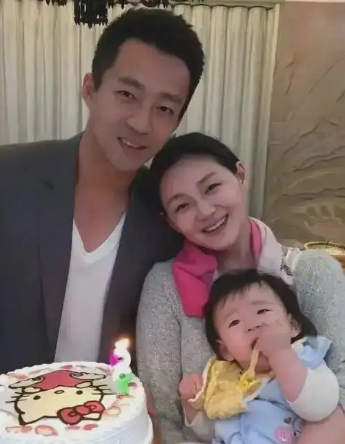 大s离世后的家庭风波s妈头像引争议,亲友如何面对悲痛