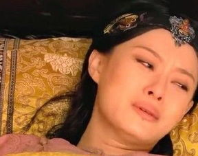 甄嬛传胧月哭着说什么也没看见,甄嬛为何慌了你看她干了啥