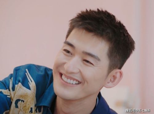 孟子义唱歌跑调,录音师和周也笑场,有谁注意张翰的表情