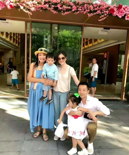 s妈凌晨发文缅怀大s微笑头像引发热议,喊话张兰要善待孩子