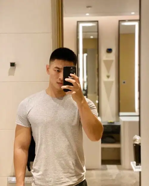 30岁的山东大男孩,毕业于北京体育大学,一身腱子肉完美吸睛