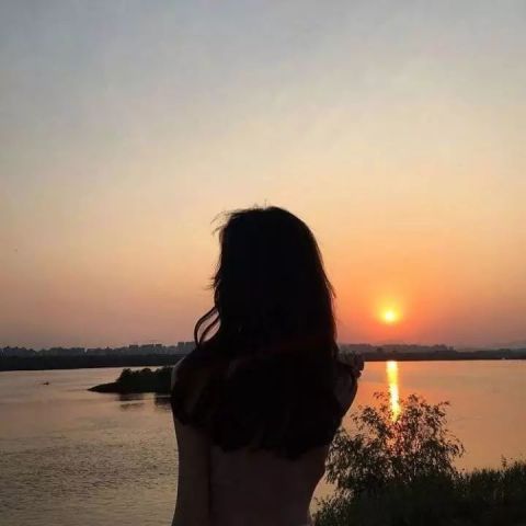 40岁女士微信头像运气好背影