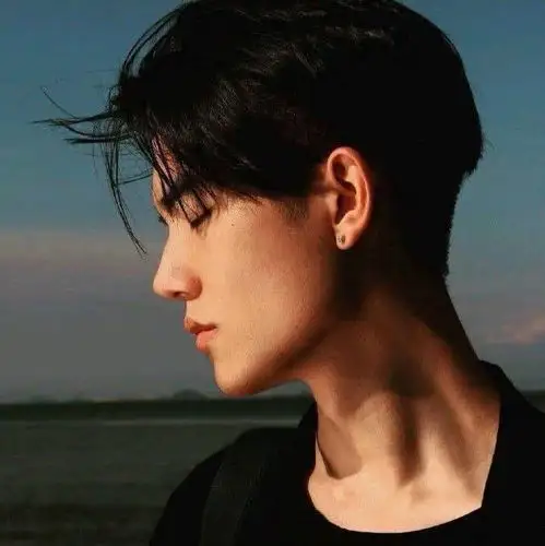 用这样头像的男孩子,打野一定很厉害吧
