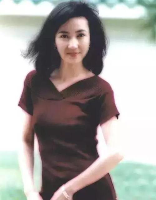28岁被插足而流产,35岁爆红成国民小青,如今陈美琪长这样