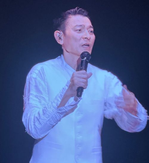香港老牌男神近照,有人暴瘦,有人秃头白发,有人健硕似壮年