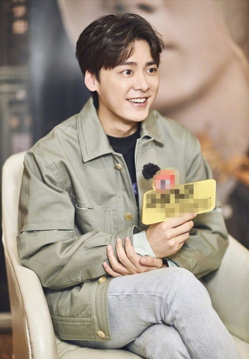 李易峰亮相捞金,卖萌表情太可爱,初代顶流终凭演技登顶演员榜