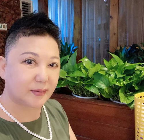 35岁男星解散团队暂退圈,全力照顾患癌母亲,晒母子温馨合照引泪目