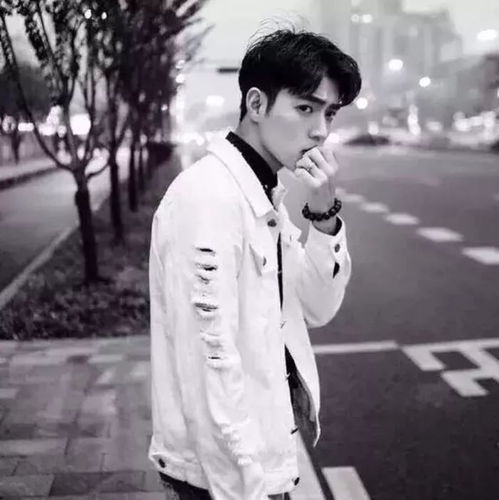 头像表面乐观开朗逗趣内心丧到一败涂地
