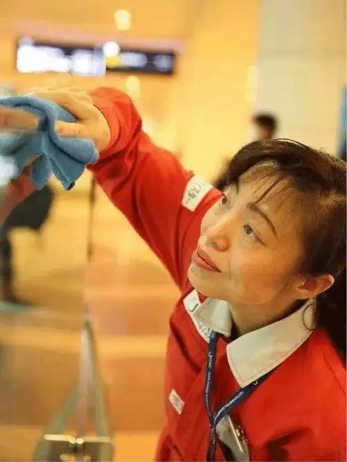 同样是做清洁,这位大妈却被日本人封为国宝级匠人