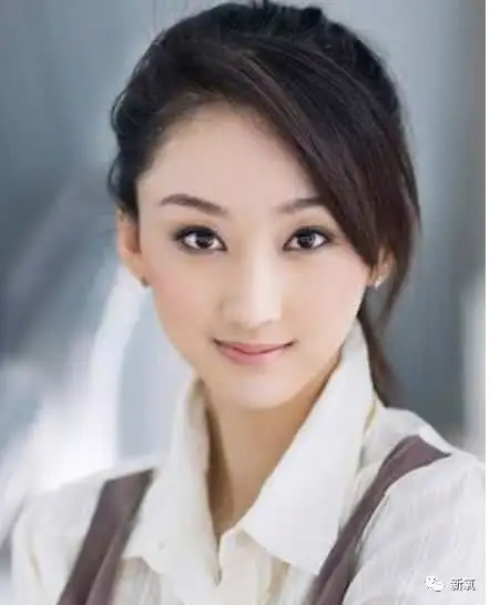 快50岁的经典美人穿水手服梳双马尾竟获百万点赞,刘晓庆看完暴风哭泣