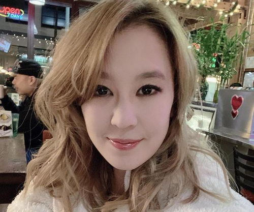 陈冠希懒理偷吃传闻带妻女与二姐聚餐,43岁姐姐与黑人相恋2年