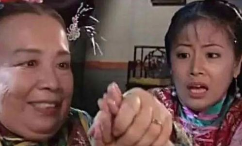 当年看还珠格格,觉得容嬷嬷好可怕,现在却觉得容嬷嬷是好人