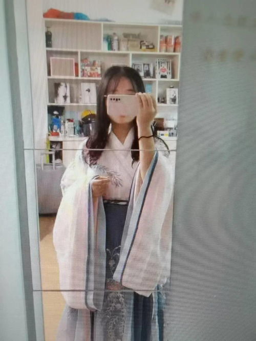 很懂自己的可爱女粉丝竟是前女友22岁小伙震怒她骗我的钱和新男友去吃夜宵