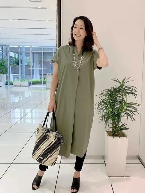 四五十岁女性拒绝妈妈装,简约风轻熟风多种尝试,优雅又减龄