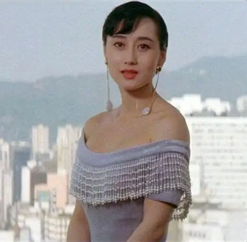 同是李连杰的孩子,利智女儿参加上流舞会,前妻的女儿却鲜为人知