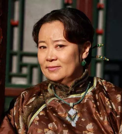 容嬷嬷方青卓结婚半年后离婚,与小4岁救命恩人相伴32年