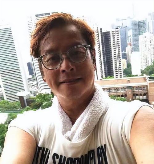 74岁谭咏麟驰骋球场,生日宴曝光真实动态,左麟右李如今怎样