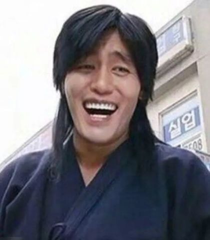 韩国表情包金馆长现身上海街头崔成国要收网友版权费吗