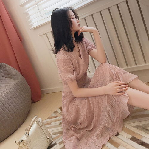 新出温柔风连衣裙,有点贵,但确实洋气减龄,适合70后女人
