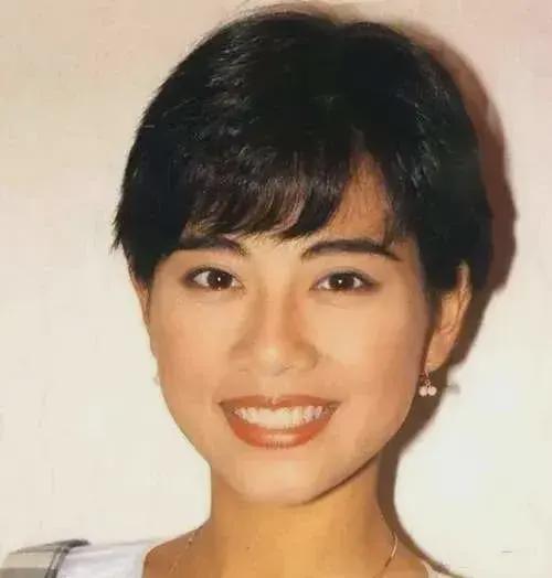50多岁的陈松伶,还是挺漂亮,但为何面相跟过去差异好大