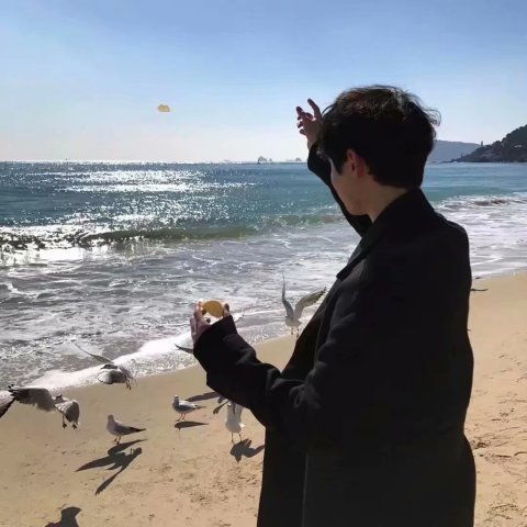 长期缺爱的男孩子肯定会有这几种表现,谁也逃不过