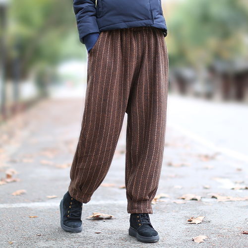 过42岁女人,年初一穿大衣,随意搭这几款裤子,美的让人羡慕