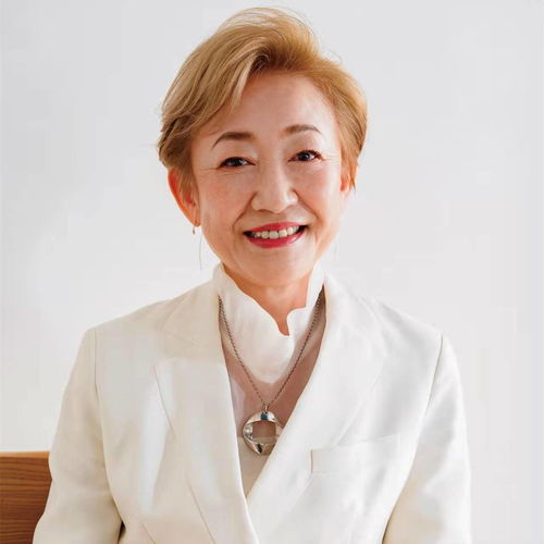 这才是中老年人最美的发型,柔美蓬松烫减龄染发,想不年轻都难
