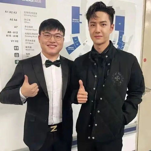 电竞终于没被瞧不起了uzi获奖和王一博合照,现场喊话冲