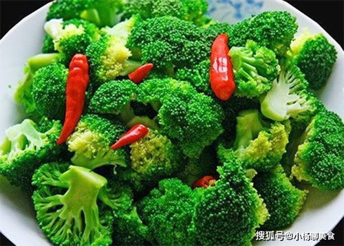 女人40岁后,要多吃减肥餐,水分多热量低,排毒养颜防三高