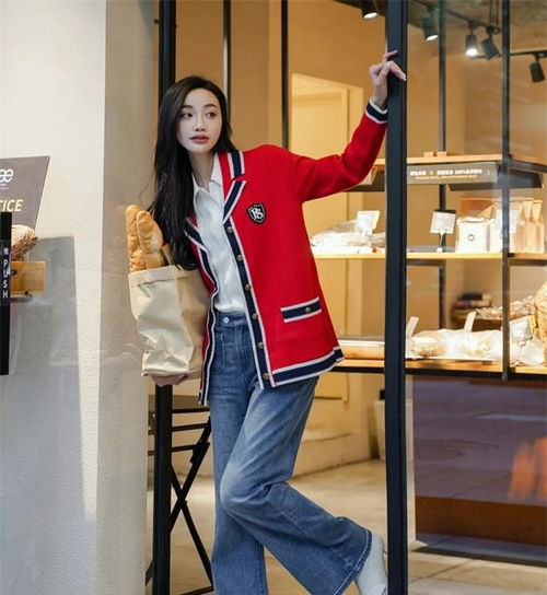 最近很火的早春基础款,给你们挑了2裙3裤3上衣,百搭又好看