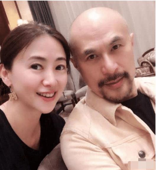 51岁翁虹和徐锦江聚会,老友见面格外亲切,两人经典之作令人难忘