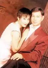 恋爱21年求婚19次,60多岁结婚,有的人相爱需跨越生死