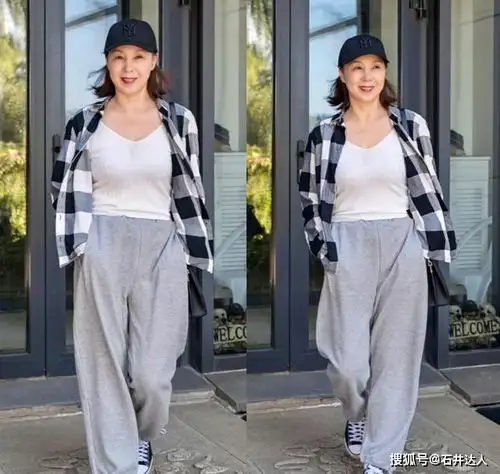 50多岁的中年女人别刻意装嫩秋天这么穿,气质爆表还有魅力