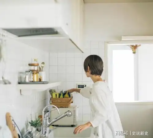 看这位30岁日本独居太太的家有花有植物有阳台,室内装修很典雅
