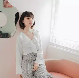 50多张穿搭模板,这个小个子姑娘每张照片都想用来当头像
