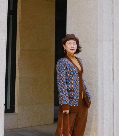 四五十岁的中年女人如何优雅过冬学她,优雅的同时又显年轻