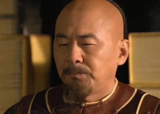 皇上给甄嬛一个纸包后,甄嬛为何要请求回宫换衣服你看懂了吗