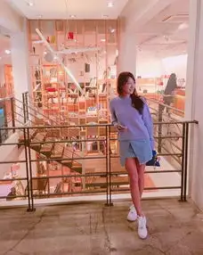 长相童颜身材火辣,50岁美女牙医逆天冻龄