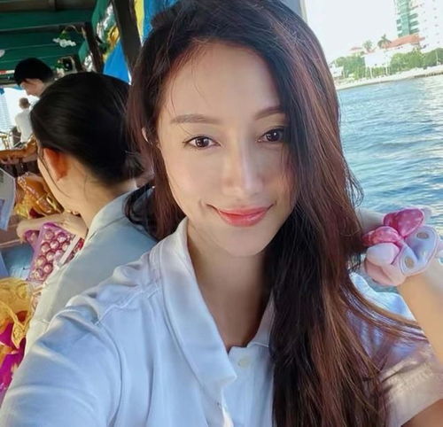 香港知名女星拒绝复出,差一步嫁入豪门至今单身,遭同剧男星强吻