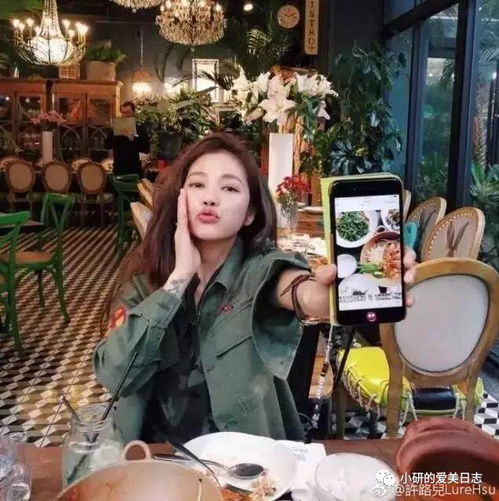 这个40岁的女人不带孩子不做家务,却跑去嘟嘴卖萌拍写真