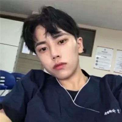 男生头像我的爱很小声,所以你要靠近听