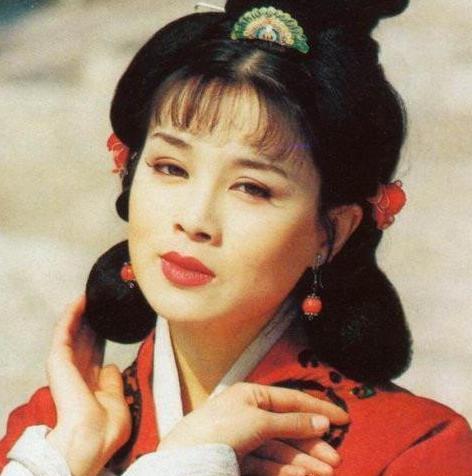 她被称第一古装美女,和渣男在一起多年最终离婚,50岁至今单身