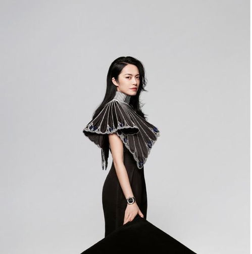 女明星衣品真好,穿搭时尚干净利落,大长腿超抢镜